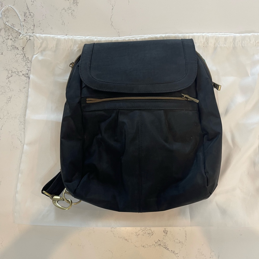 Travelon anti-theft signature slim backpack